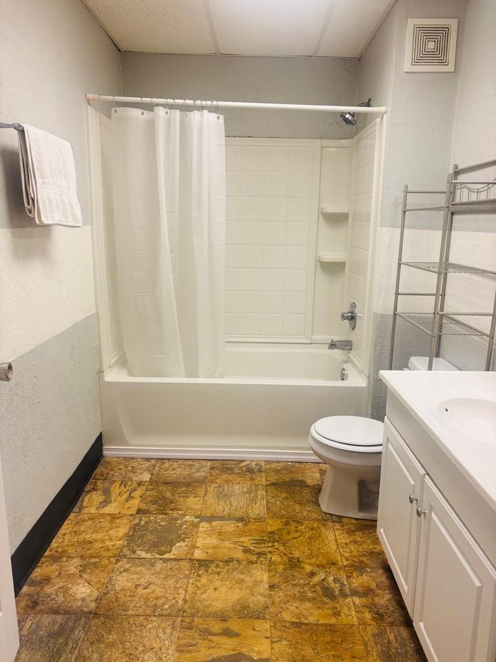 654 Oak St #C - Photo 6 of 11