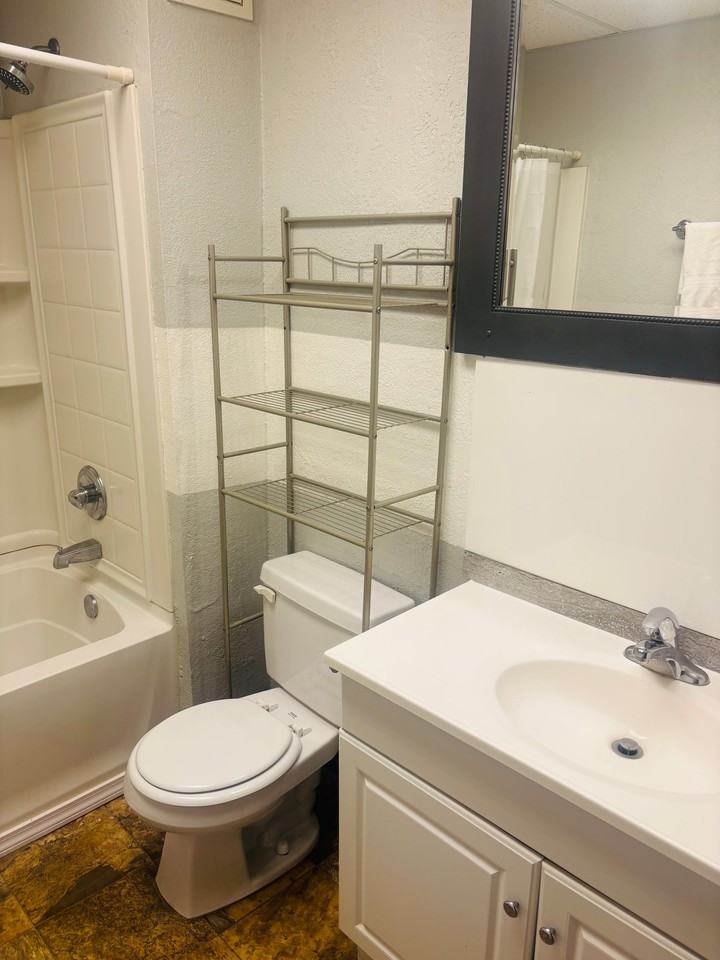 654 Oak St #C - Photo 7 of 11