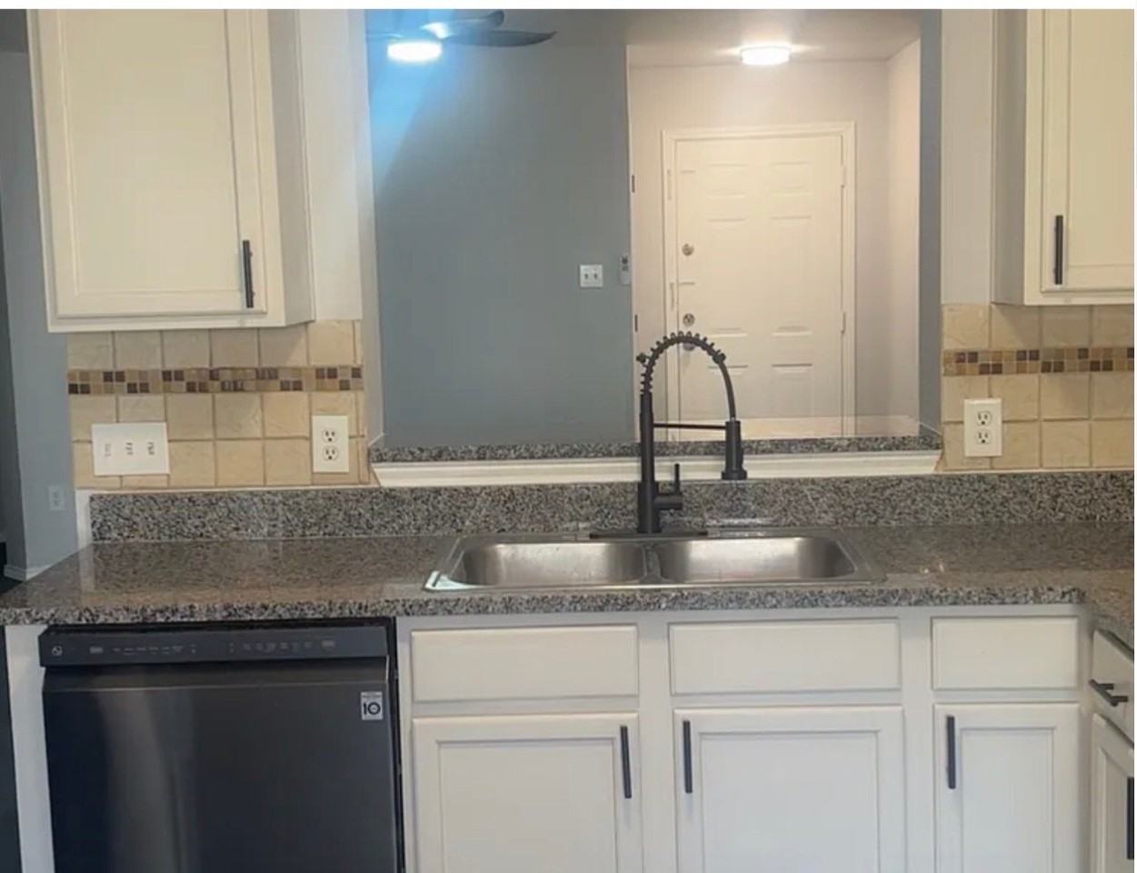 1028 Doras Dr - Photo 2 of 4
