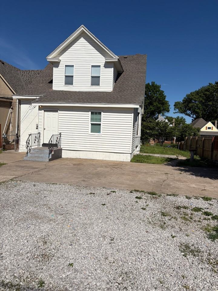 2624 Montgall Ave - Photo 3 of 17