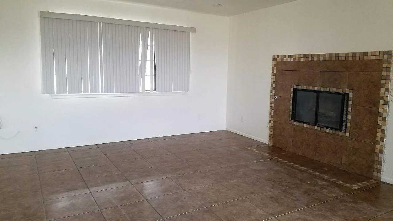 17910 Main St - Photo 2 of 13