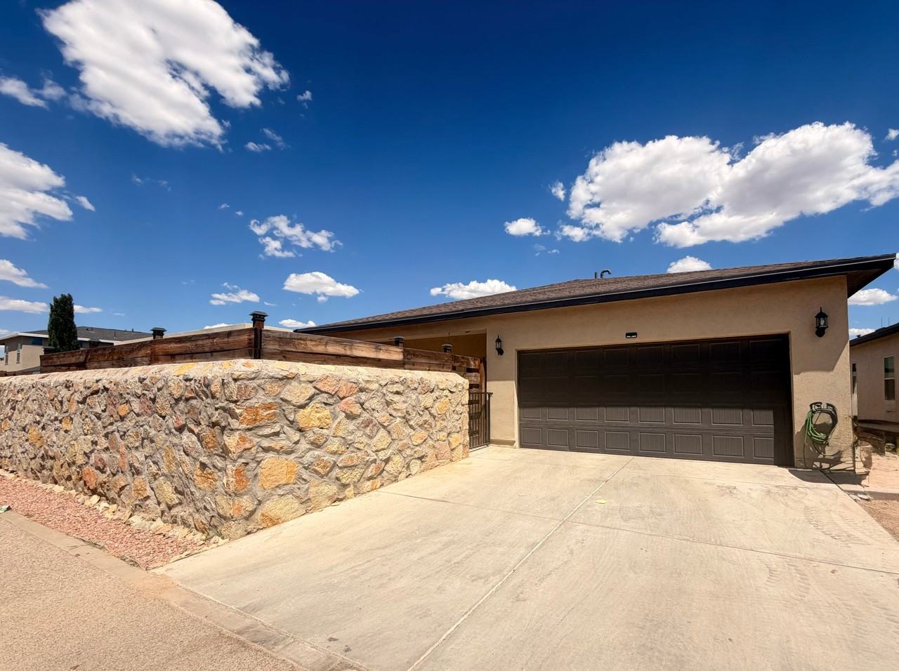 6533 Toivoa Pl - Photo 2 of 8
