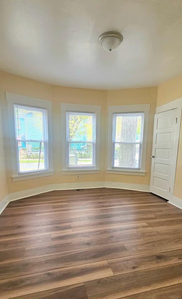 722 Winchester Ave #1 - Photo 3 of 10