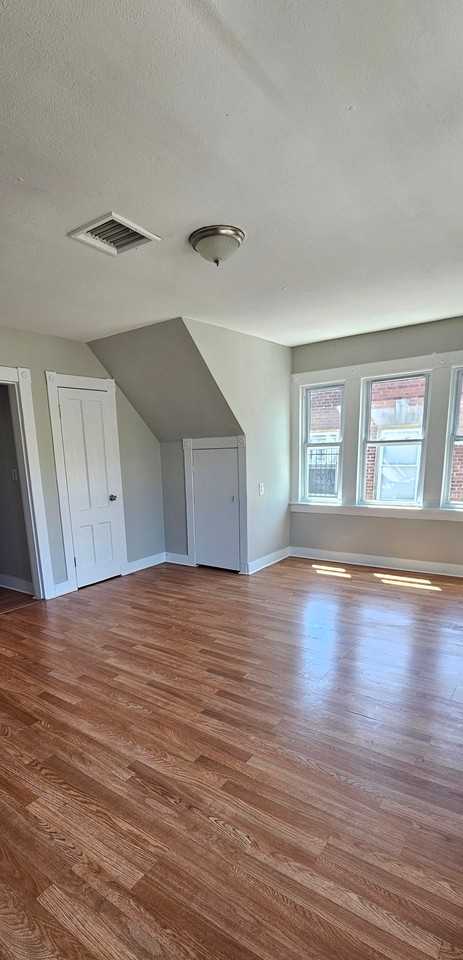 299 Norton St #3 - Photo 3 of 9
