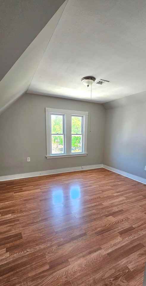 299 Norton St #3 - Photo 5 of 9