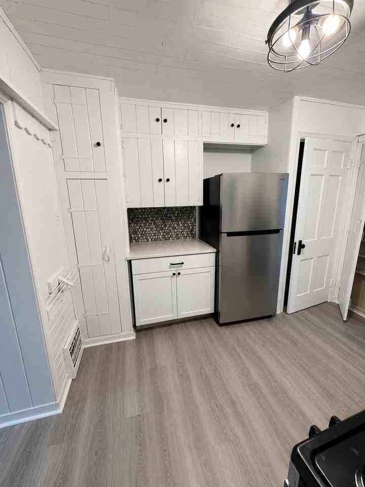 2093 Newcome St - Photo 4 of 20