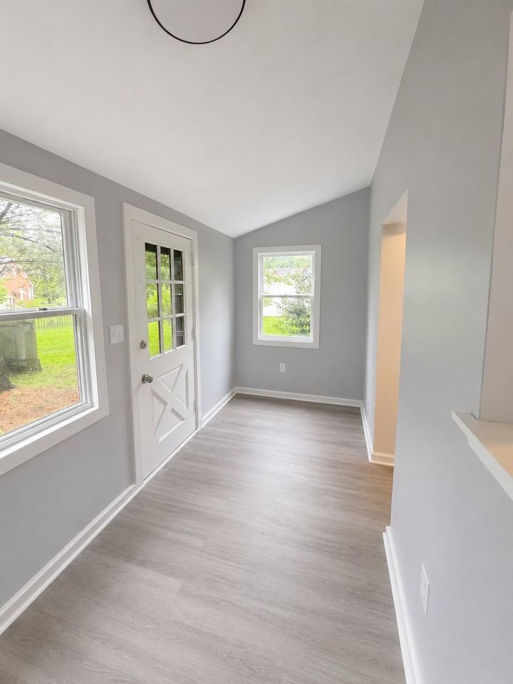 2093 Newcome St - Photo 5 of 20