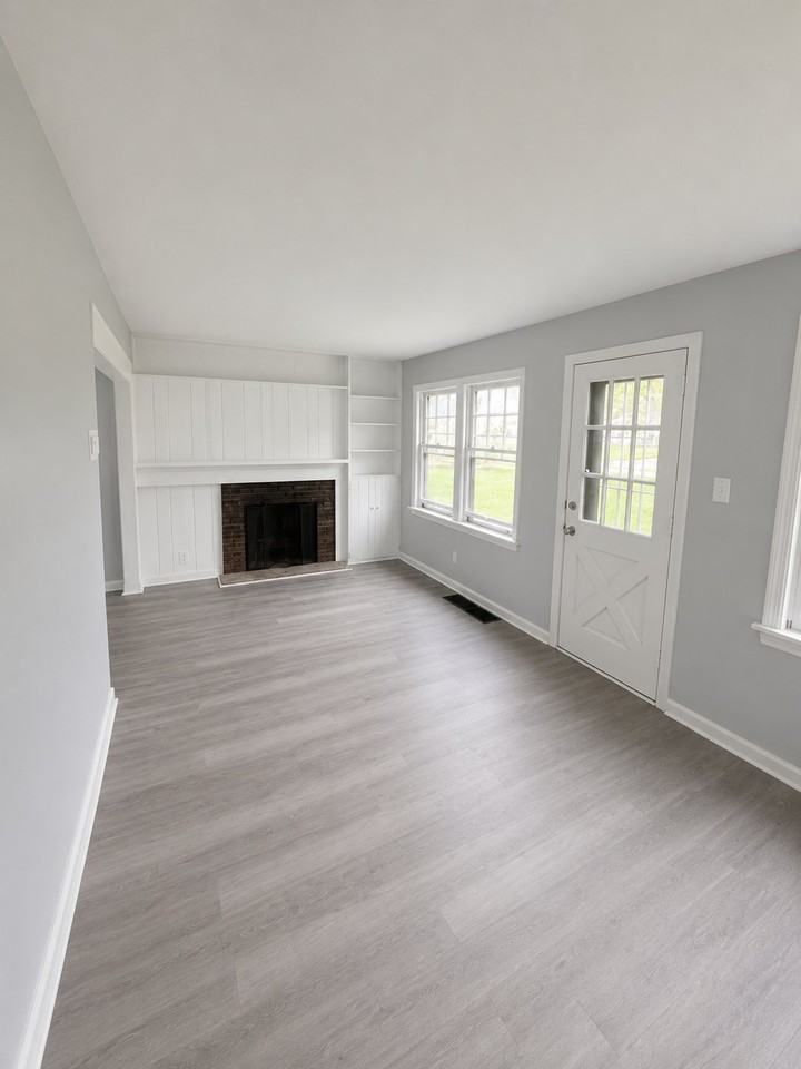 2093 Newcome St - Photo 6 of 20