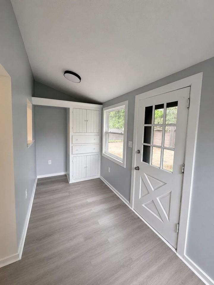 2093 Newcome St - Photo 7 of 20