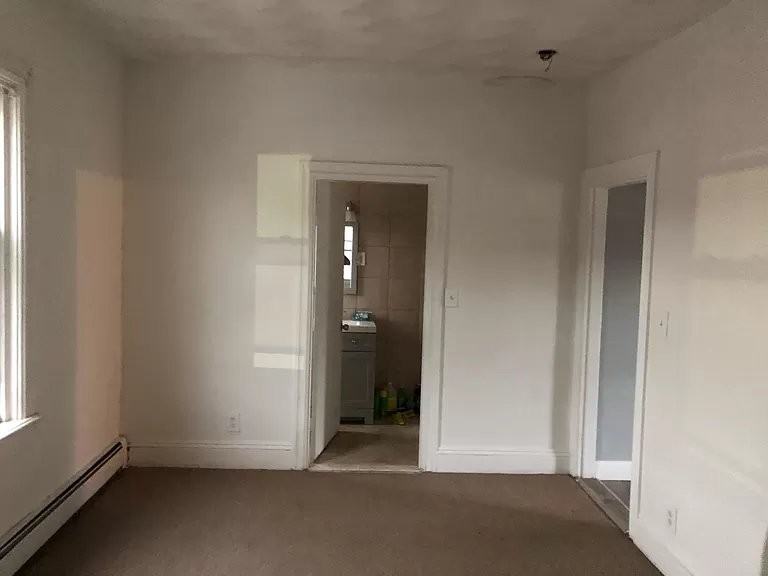 635 Fall River Ave #2B
