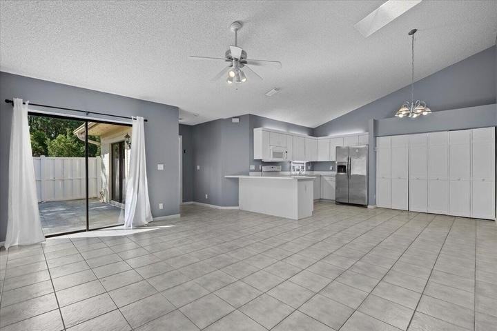 12556 Woodmill Dr - Photo 3 of 9