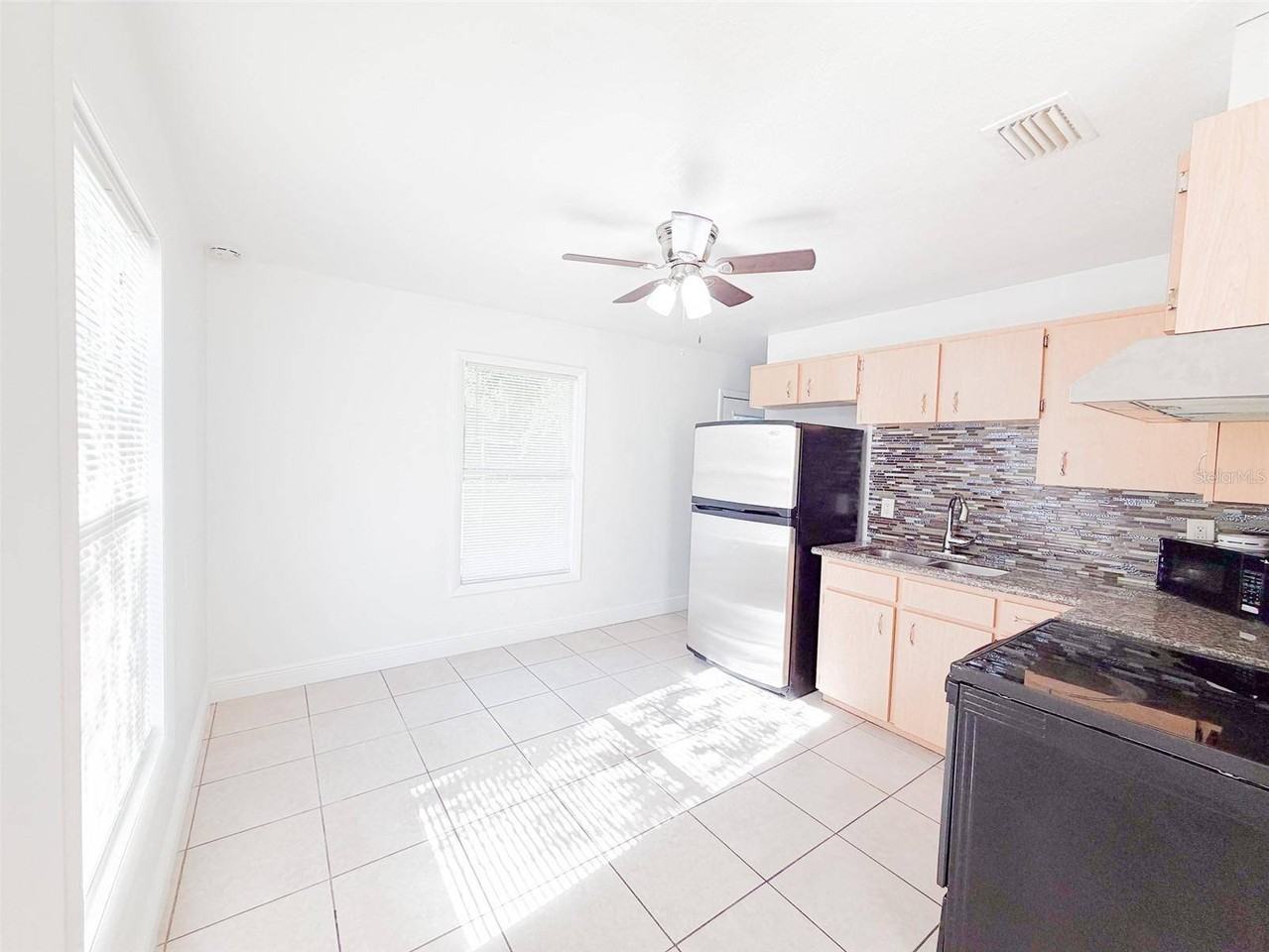 407 W Bella Vista St - Photo 5 of 20