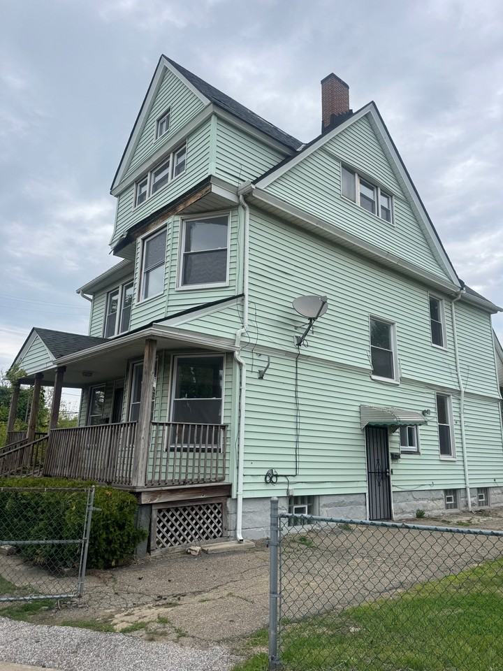 1345 Addison Rd - Photo 2 of 3