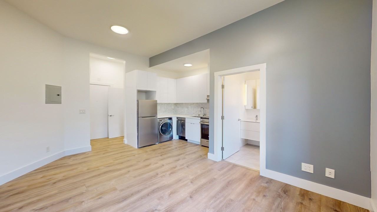 3099 Washington St #2 - Photo 5 of 12