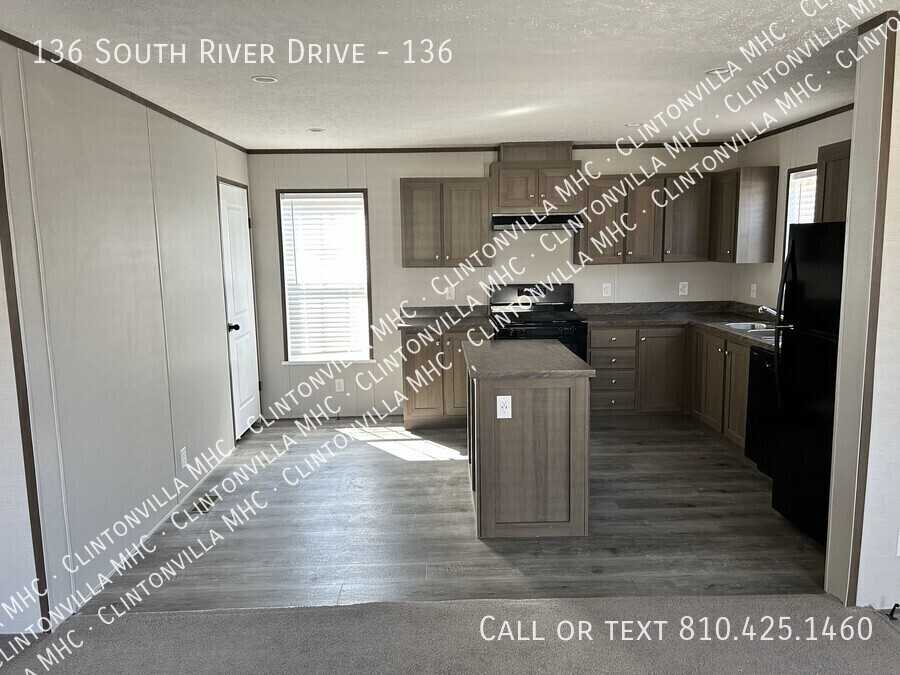 136 S River Dr #136 - Photo 2 of 5
