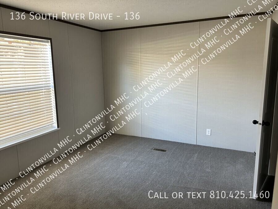 136 S River Dr #136 - Photo 4 of 5