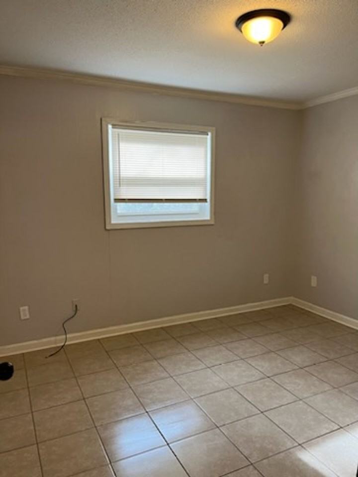 6015 Warm Springs Ct - Photo 4 of 7