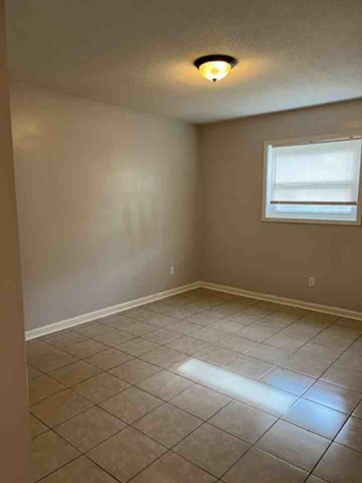 6015 Warm Springs Ct - Photo 5 of 7