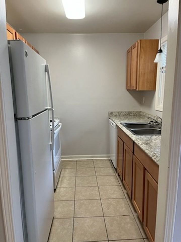 6015 Warm Springs Ct - Photo 3 of 7