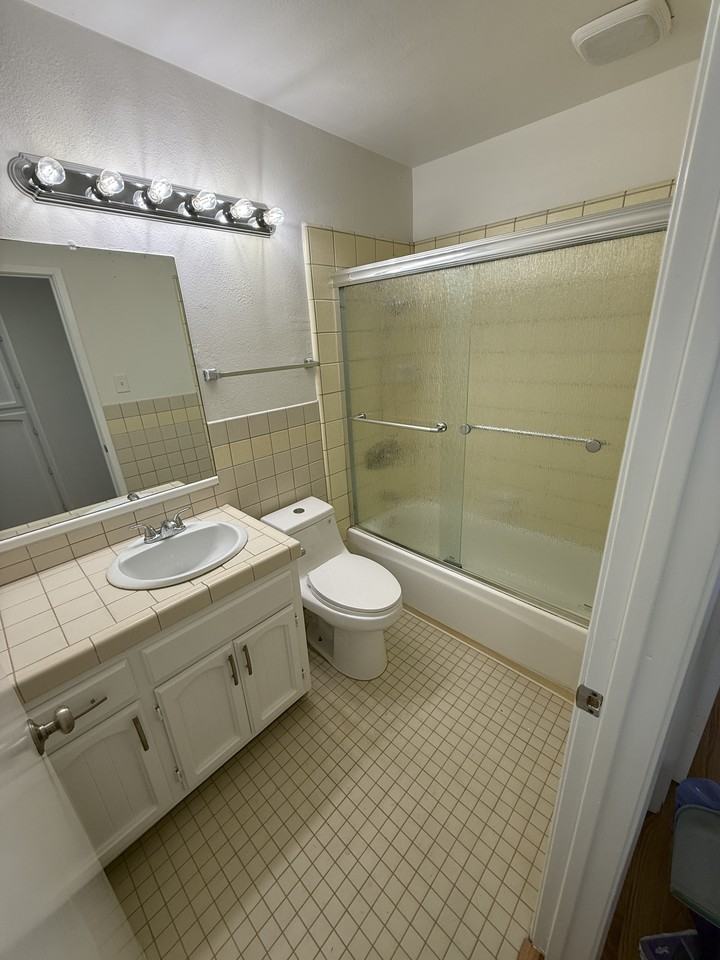 4566 Onondaga Avenue #A - Photo 5 of 10
