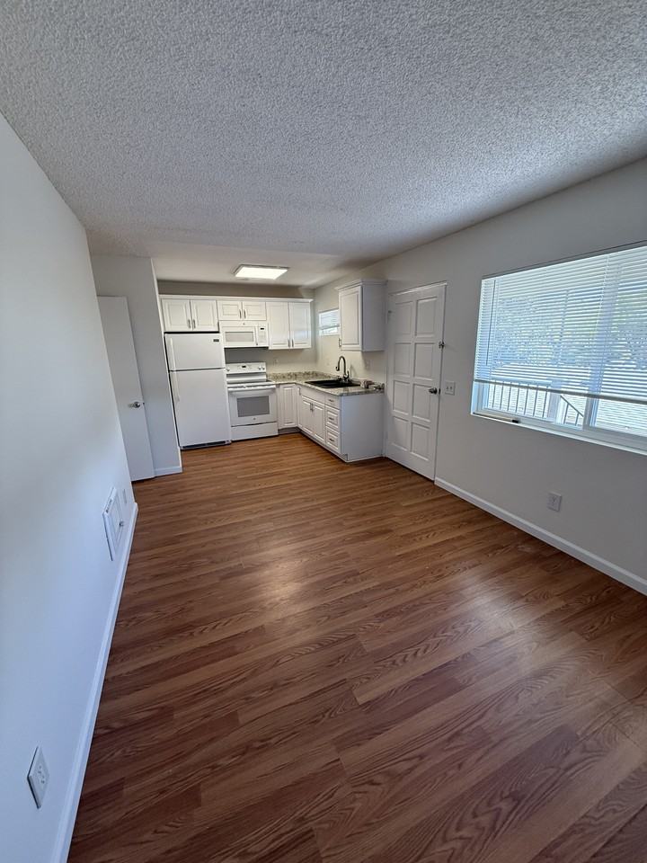 4566 Onondaga Avenue #A - Photo 3 of 10