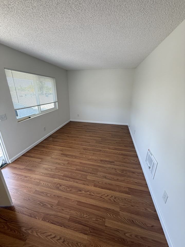 4566 Onondaga Avenue #A - Photo 4 of 10