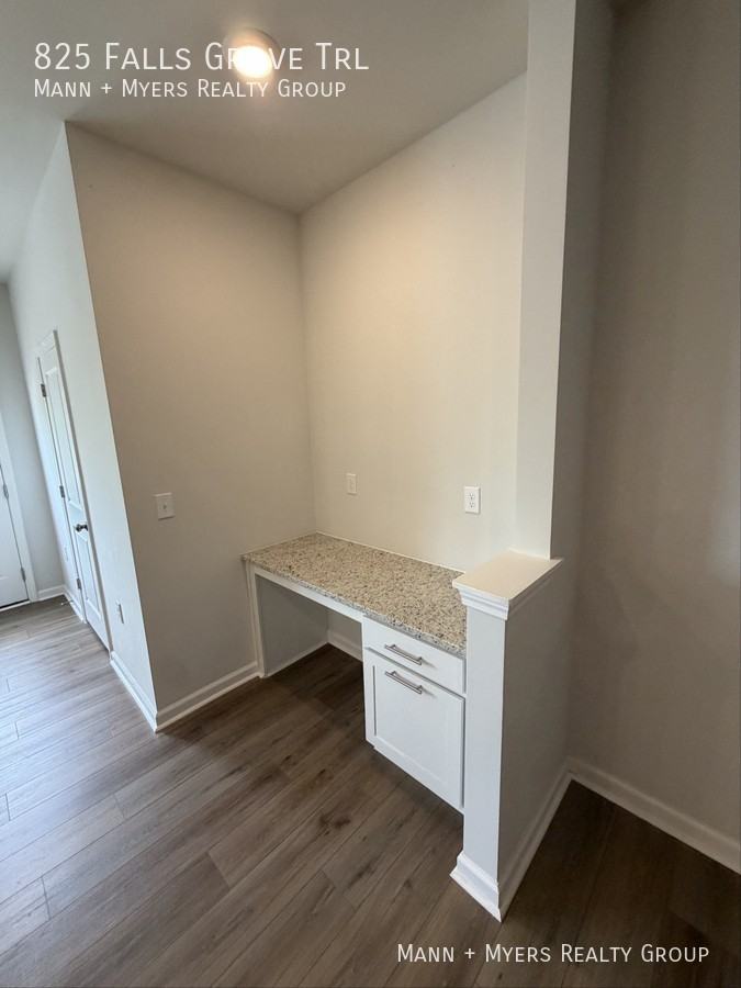 825 Falls Grove Trl - Photo 3 of 23