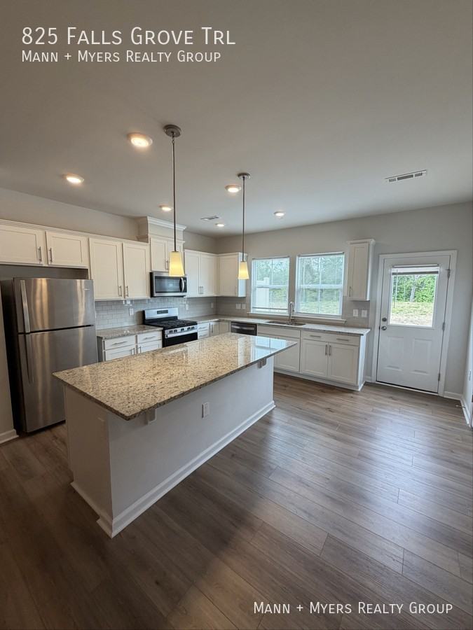 825 Falls Grove Trl - Photo 4 of 23