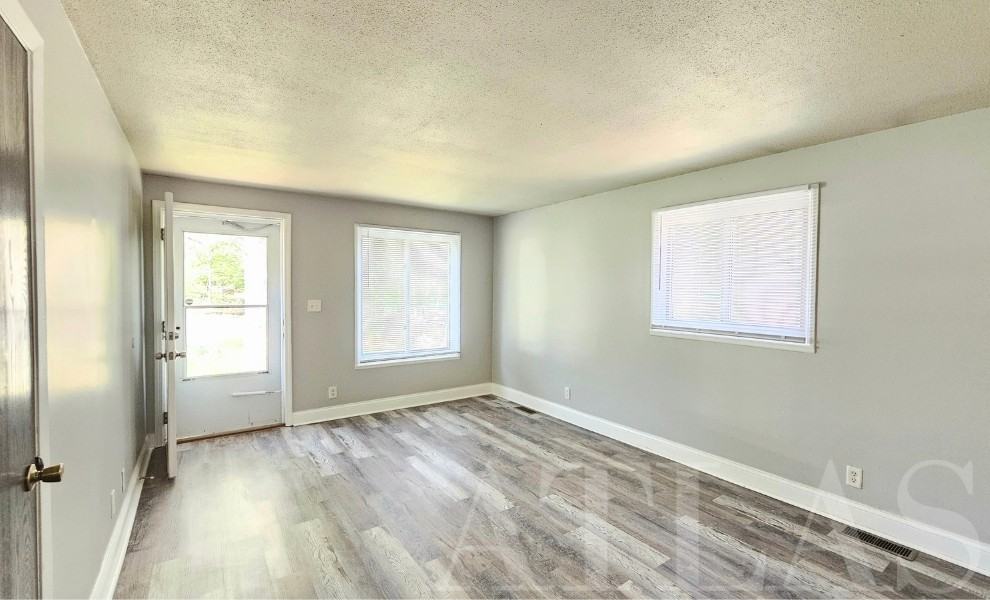 809 Hobart St #NA - Photo 2 of 17