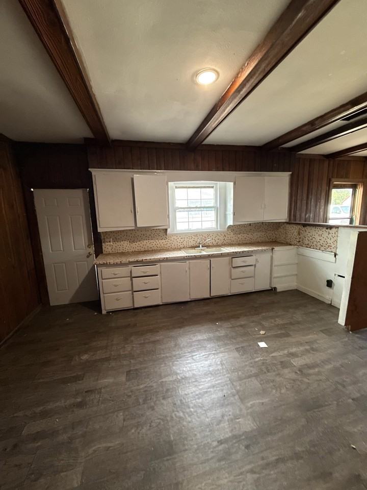 1012 W Brice St #NA - Photo 2 of 8
