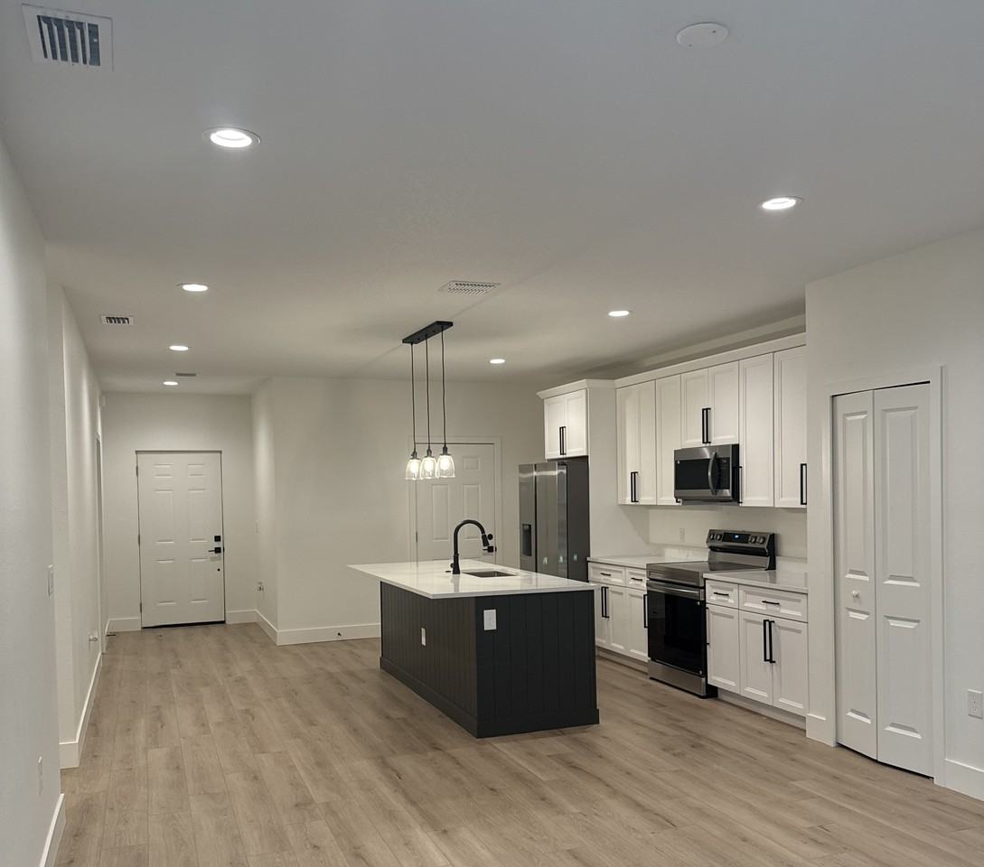 40 W 12th St #NA - Photo 3 of 13