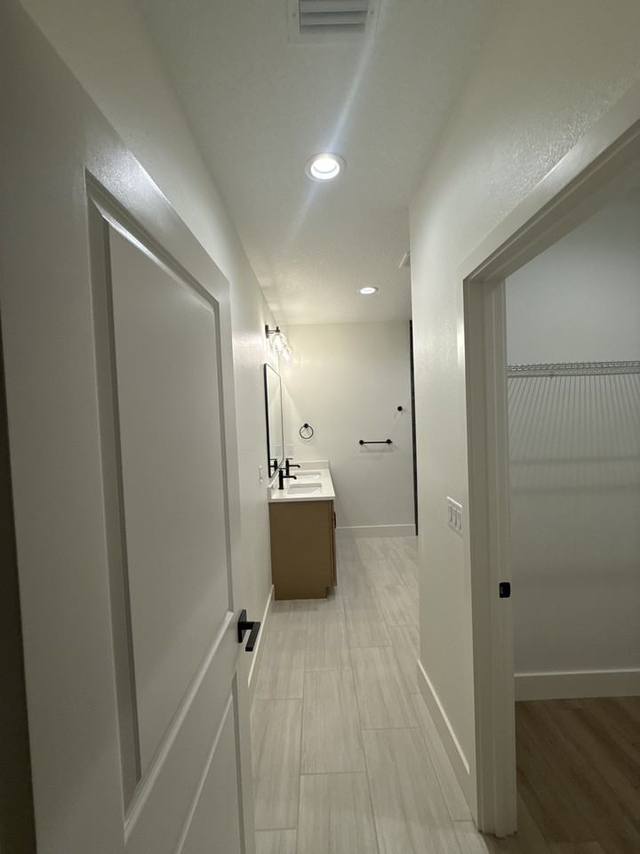 40 W 12th St #NA - Photo 6 of 13