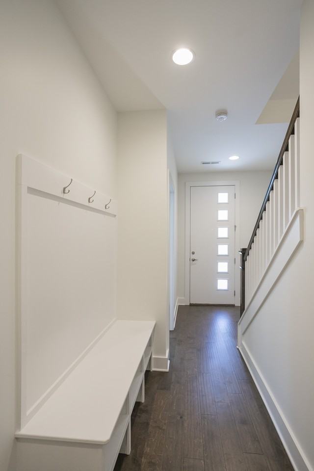 502 Vernon Cir #NA - Photo 4 of 32