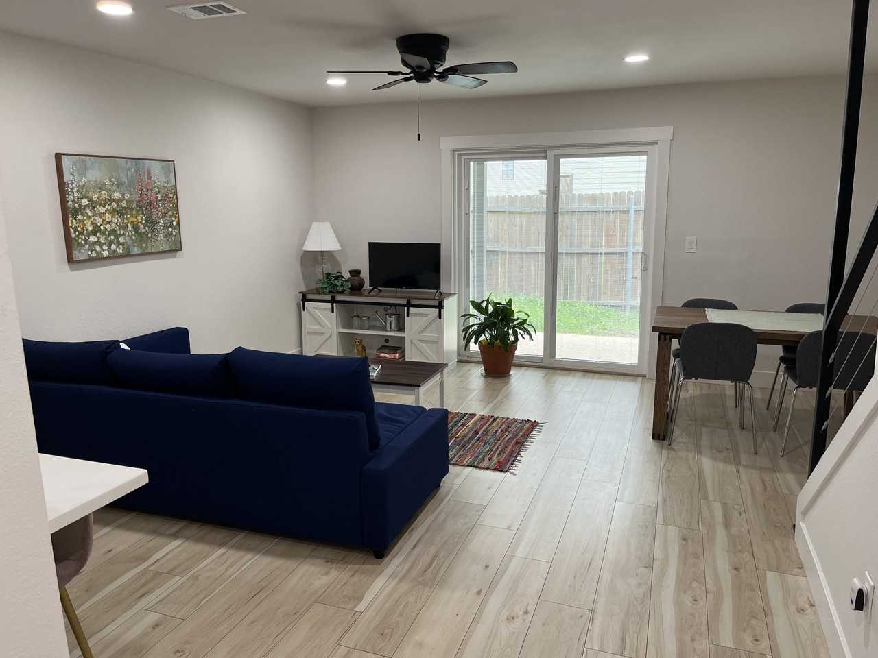 648 W Collins St - Photo 2 of 20