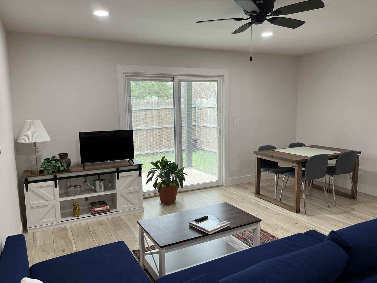 648 W Collins St - Photo 3 of 20