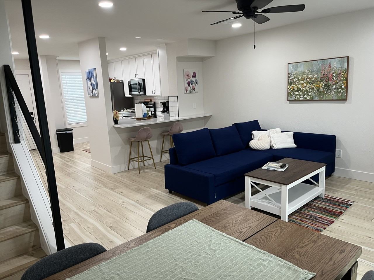 648 W Collins St - Photo 4 of 20