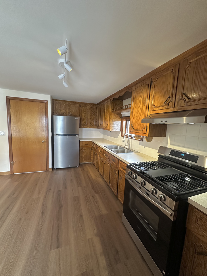 39 Broad St #2 - Photo 2 of 12