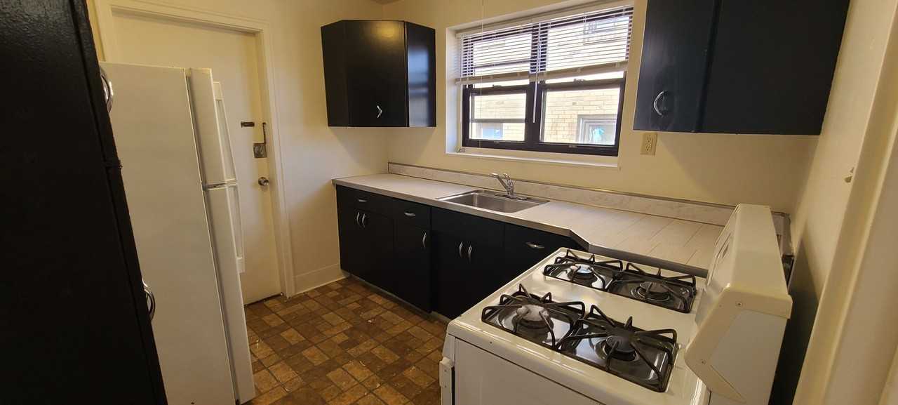Buchanan Place Associates - Photo 4 of 10