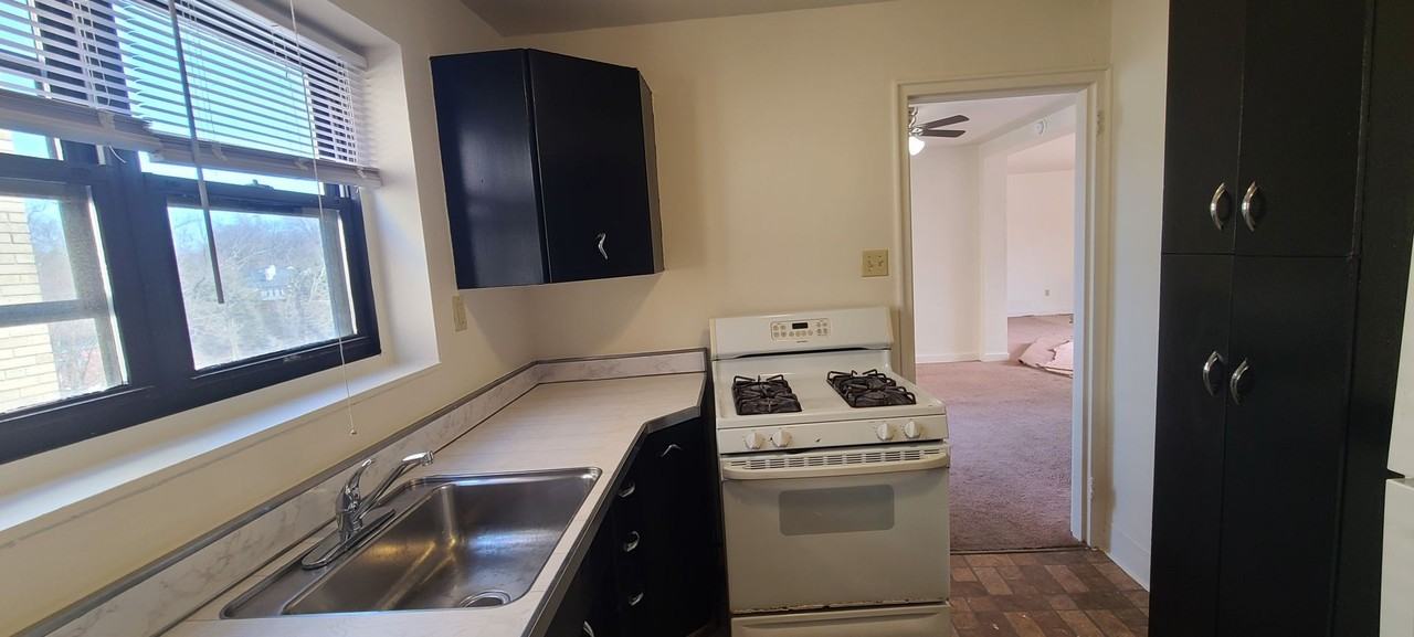 Buchanan Place Associates - Photo 5 of 10
