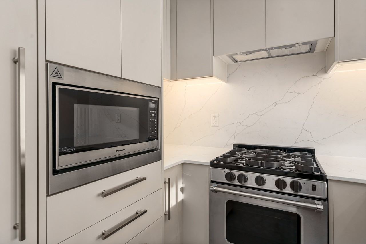 8375 Broadcast Ave Sw - Photo 7 of 35