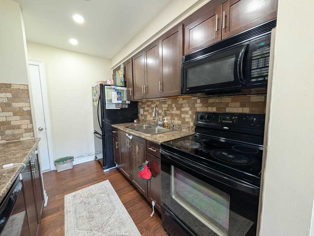 5020 Friesen Blvd - Photo 4 of 23