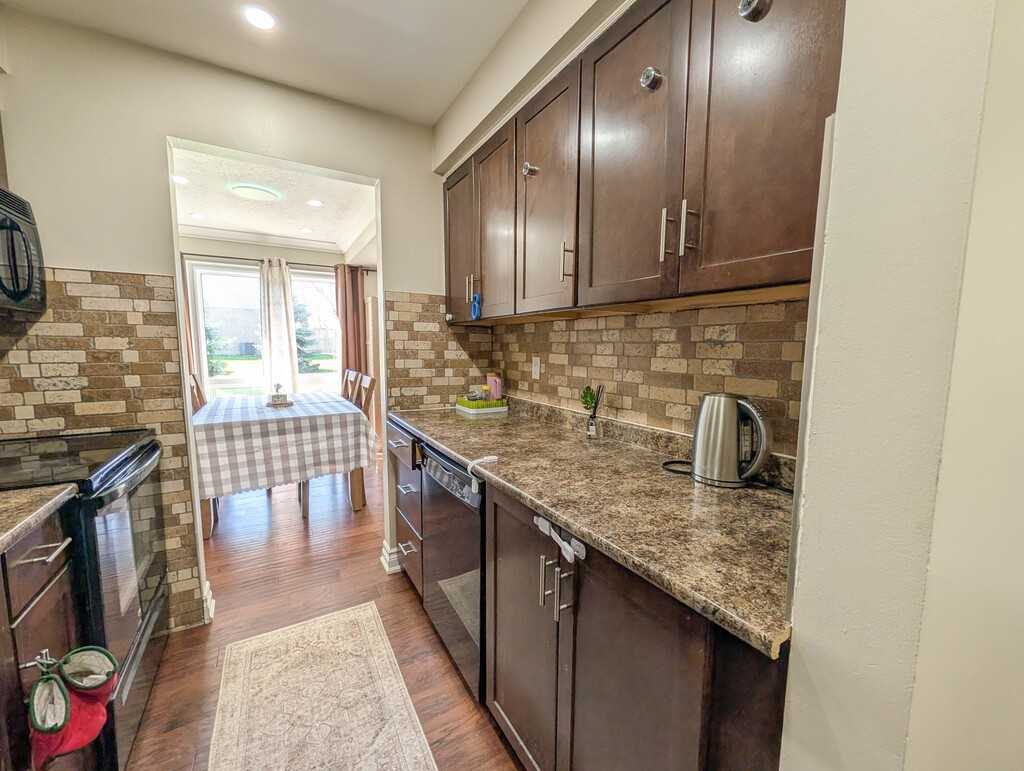5020 Friesen Blvd - Photo 5 of 23