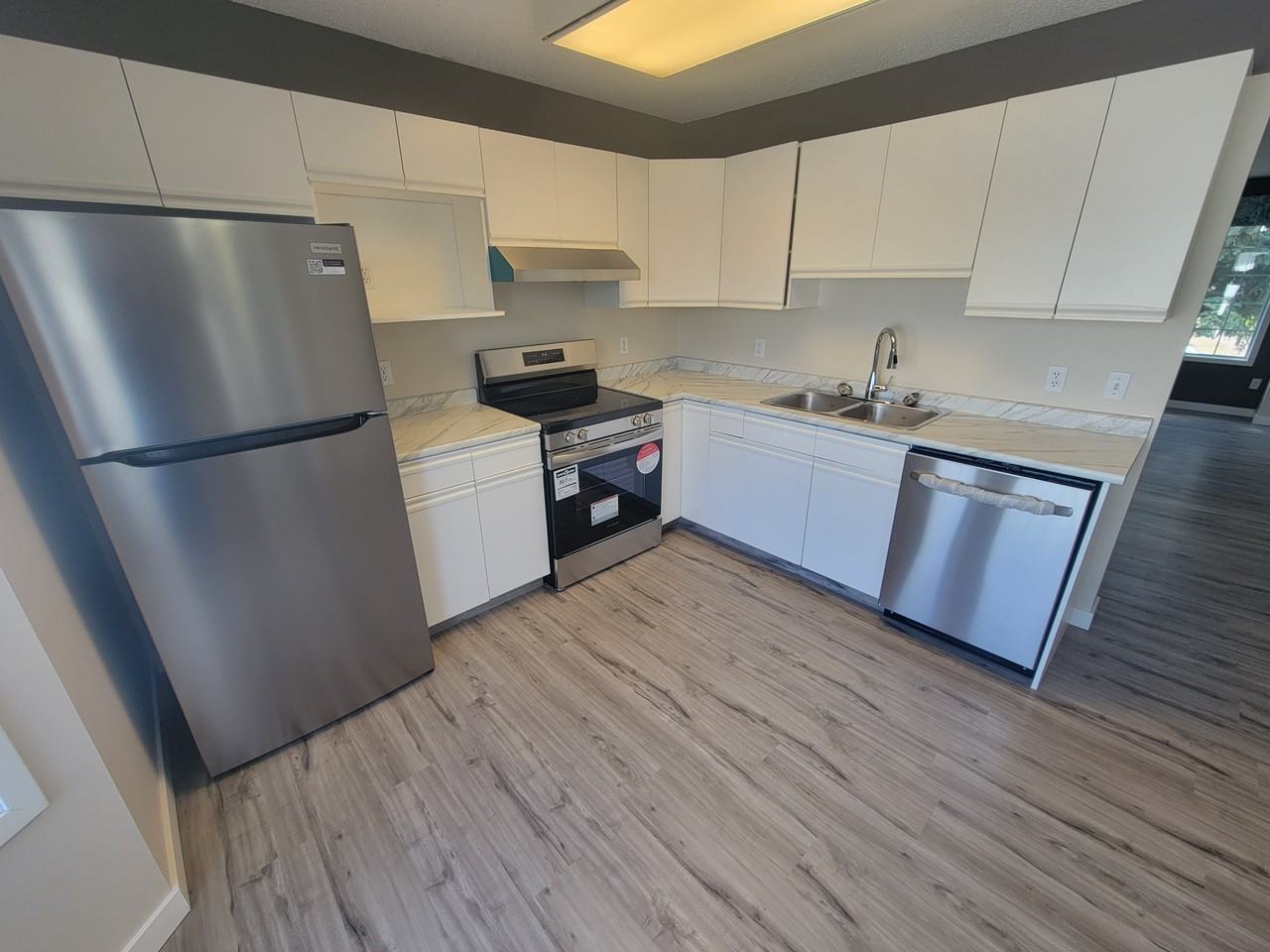 8006 15a Ave Nw - Photo 2 of 26