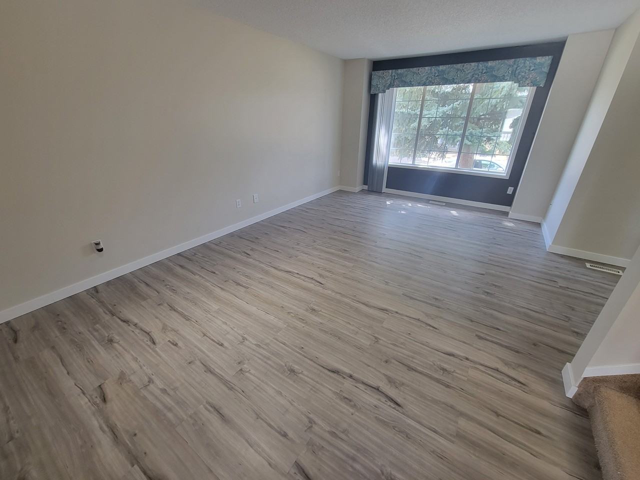 8006 15a Ave Nw - Photo 4 of 26