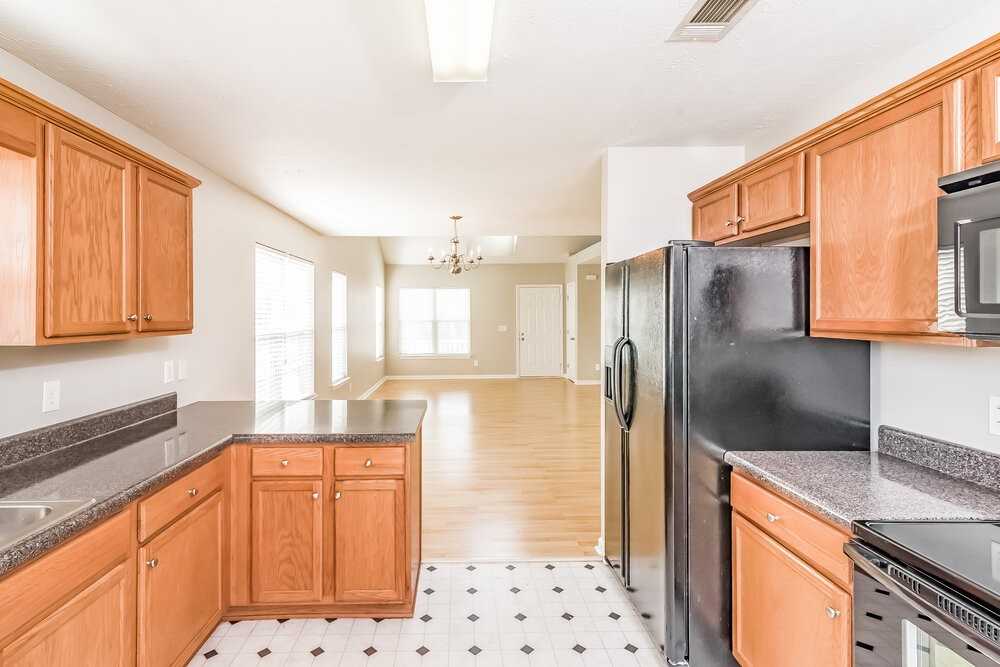 1202 Elisha Ct - Photo 5 of 13