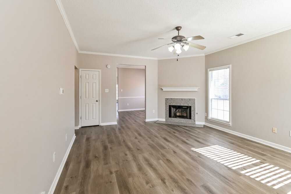 8730 Eagle View Dr - Photo 4 of 17