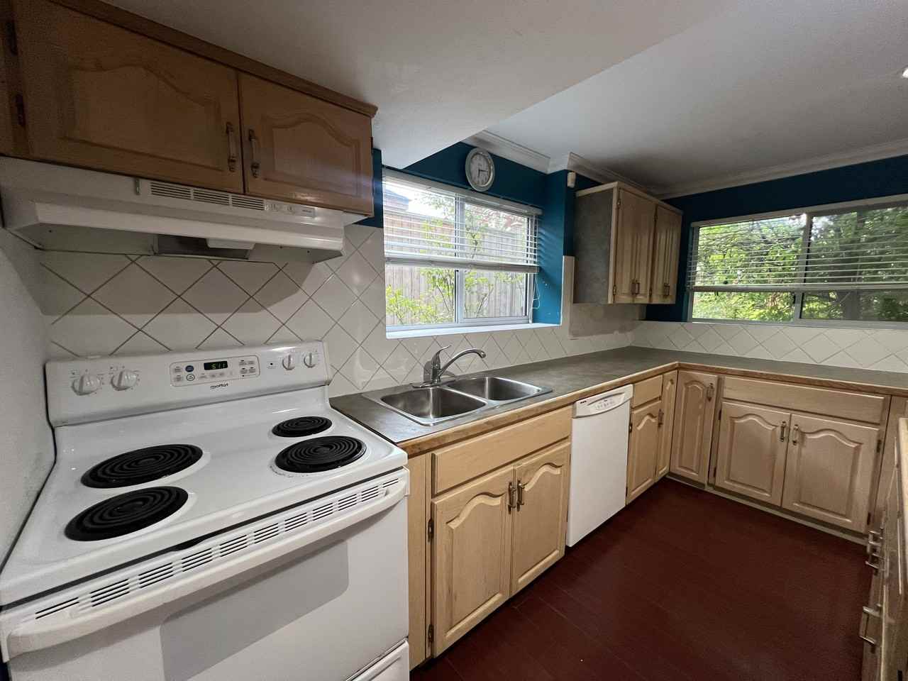 Salal Crescent & Woodsia Pl #bsmt - Photo 6 of 31