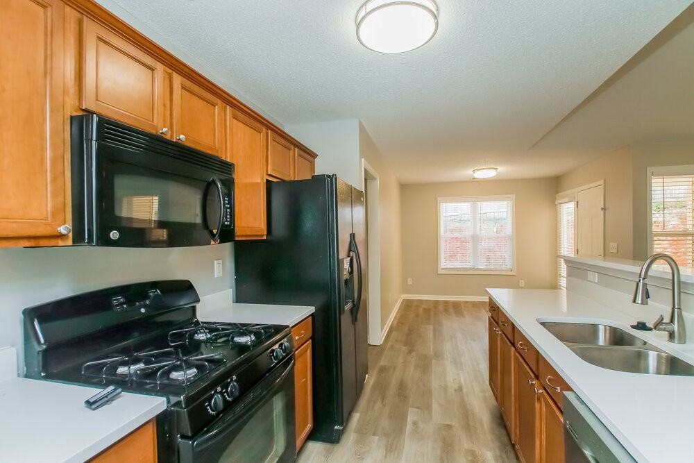 225 Comet Ct - Photo 7 of 16