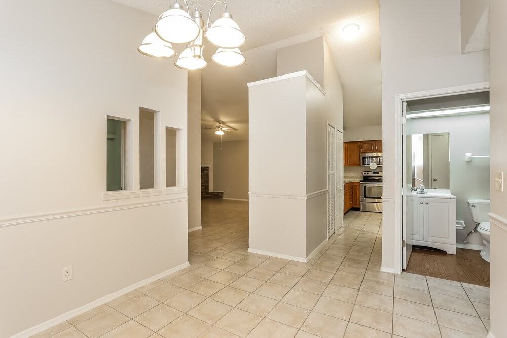 8327 Argyle Corners Ct - Photo 6 of 16