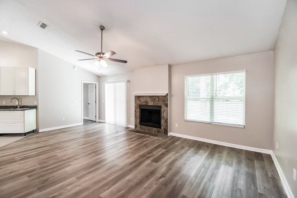 465 Oldfield Dr - Photo 3 of 16